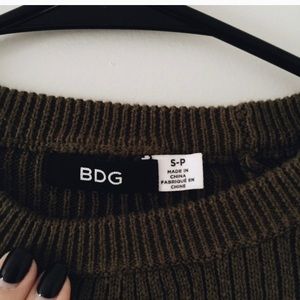 Dark olive green sweater, perfect for Autumn!!!